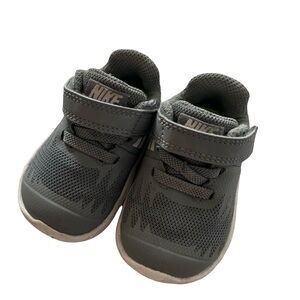 NIKE Baby/Toddler Star Runner Sneakers, Grey, Preloved, Size 2C